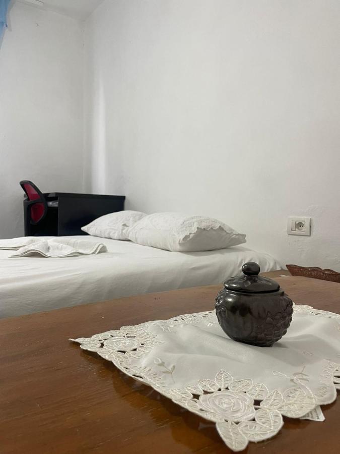 Communist Style Room Шкодер Екстер'єр фото